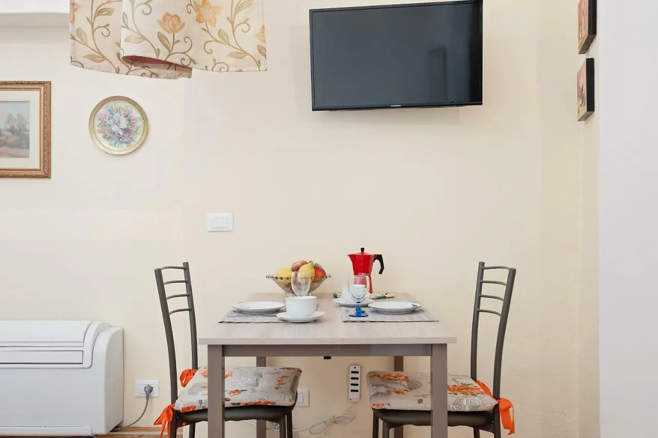 Exclusive & Elegant Palazzo Bianconcini Apartment Bolonia